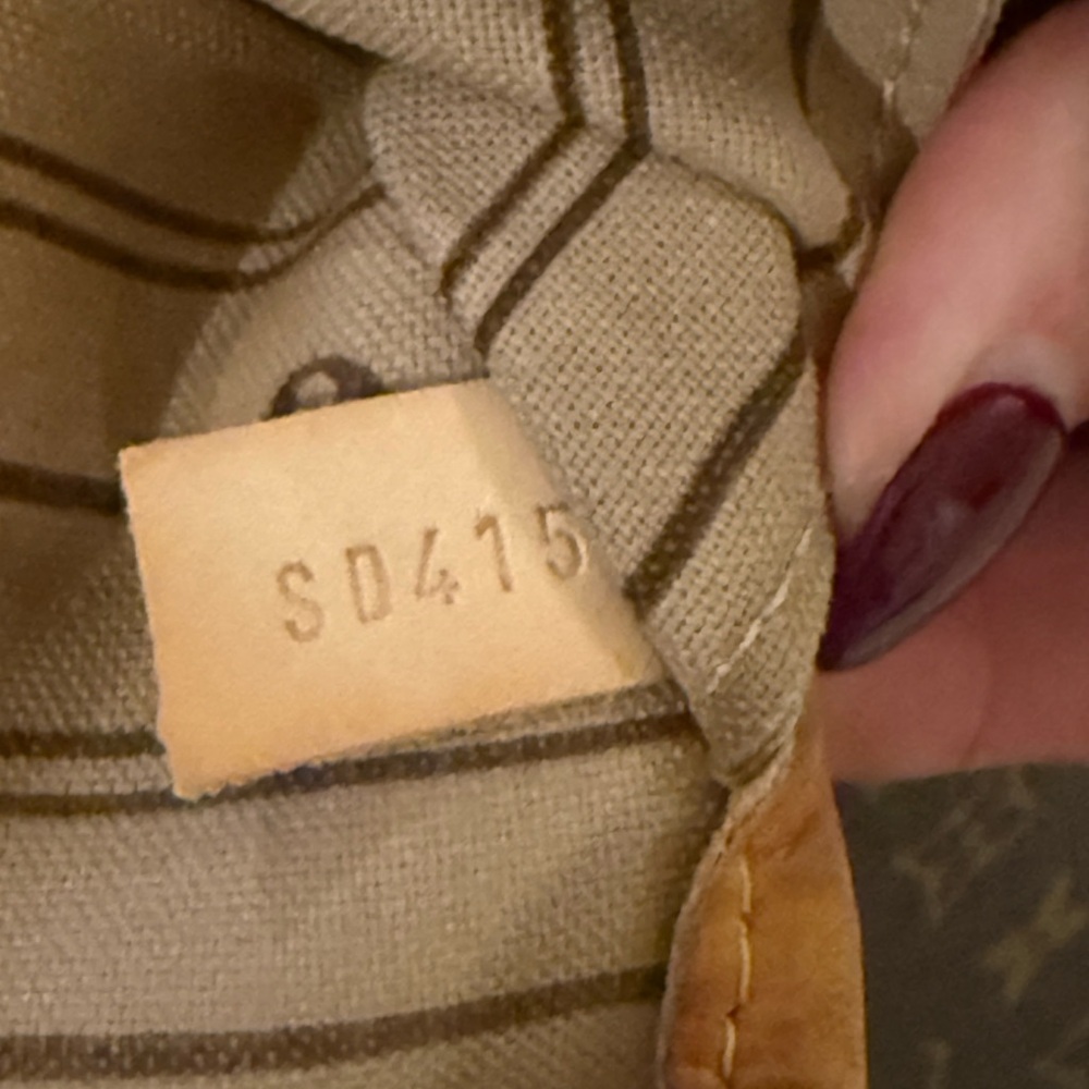 Louis Vuitton Monogram Neverfull GM Tote Bag - Picture 8 of 9